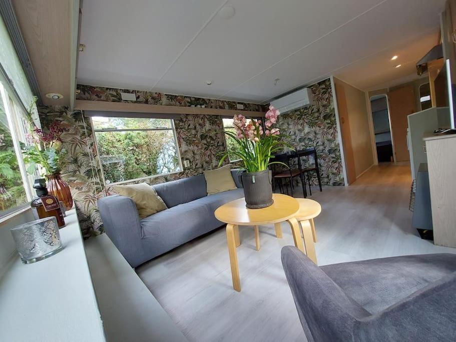 Te Huur: Leuke 4-Persoons Stacaravan Op Top Locatie! Hoenderloo Exterior photo